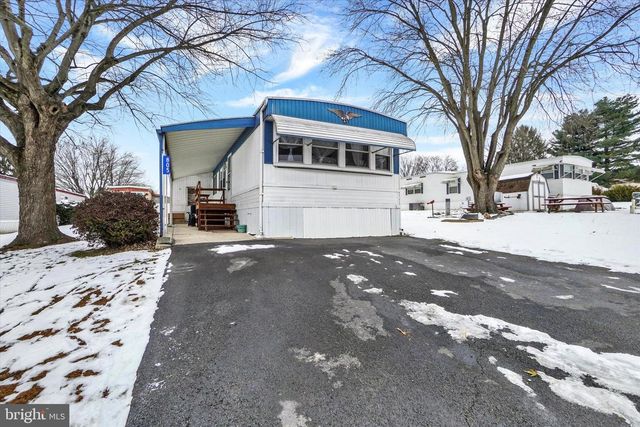 805 LAKE CIR, Mount Wolf, PA 17347