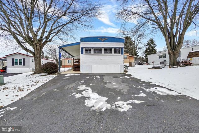 805 LAKE CIR, Mount Wolf, PA 17347