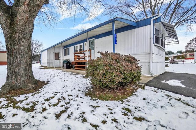 805 LAKE CIR, Mount Wolf, PA 17347