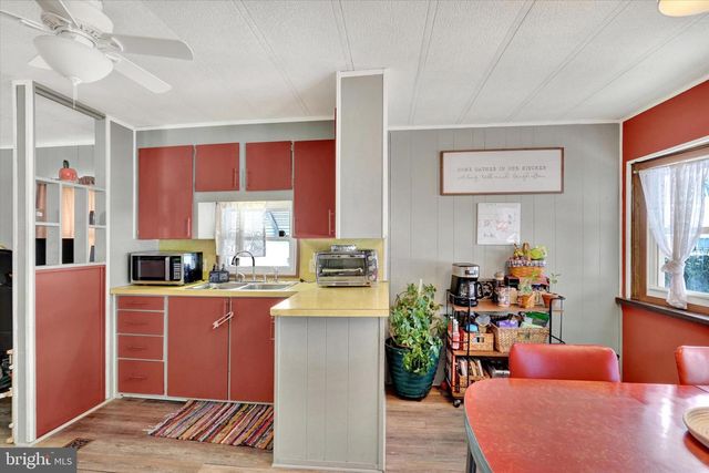 805 LAKE CIR, Mount Wolf, PA 17347