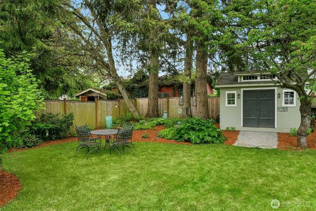 17542 10th Avenue NE, Shoreline, WA 98155