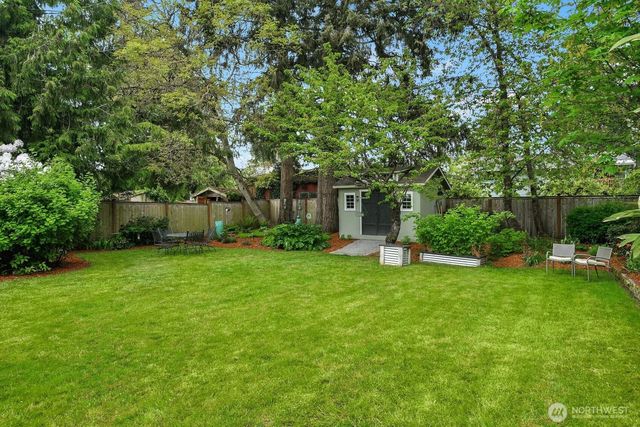 17542 10th Avenue NE, Shoreline, WA 98155
