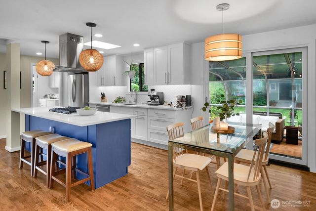 17542 10th Avenue NE, Shoreline, WA 98155
