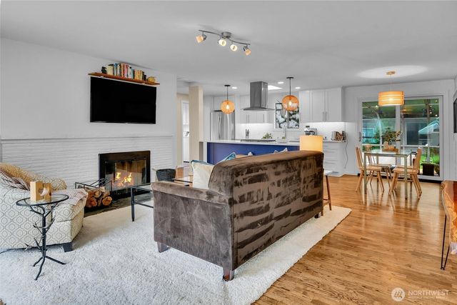 17542 10th Avenue NE, Shoreline, WA 98155