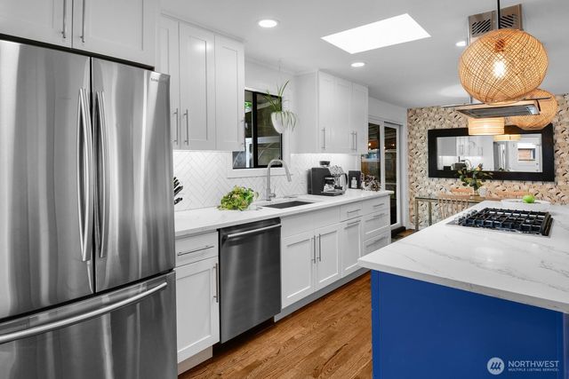 17542 10th Avenue NE, Shoreline, WA 98155