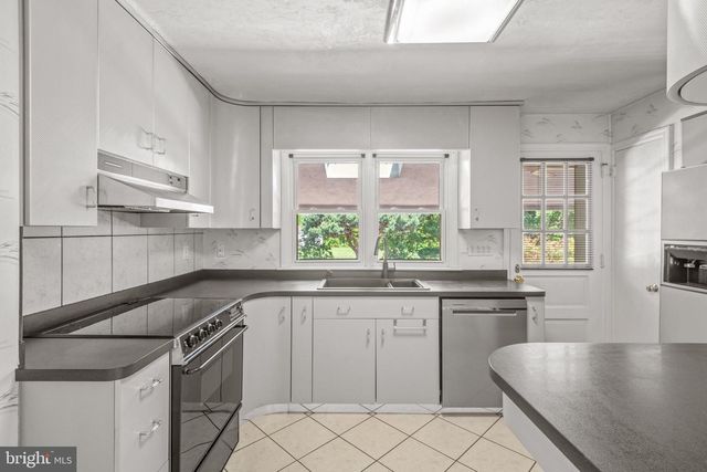 2215 DIXIE DR, York, PA 17402