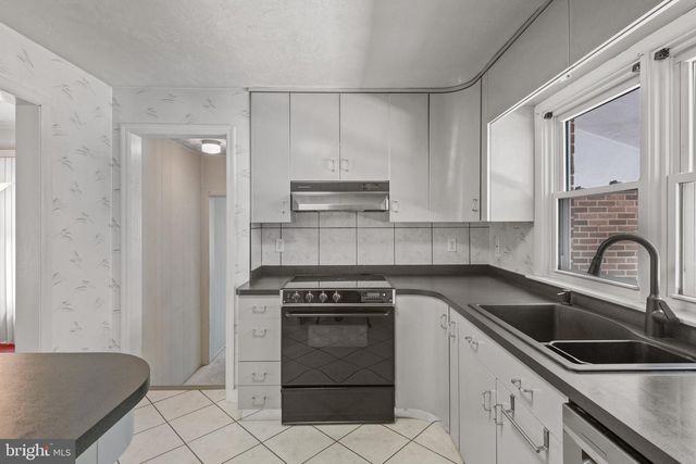 2215 DIXIE DR, York, PA 17402