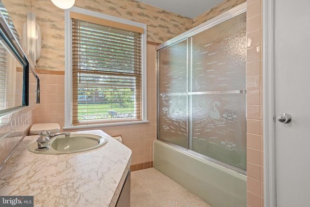 2215 DIXIE DR, York, PA 17402