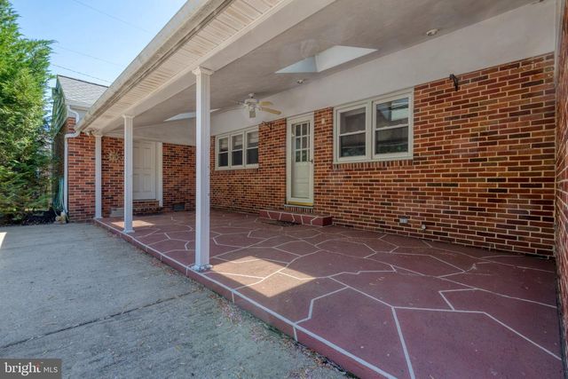 2215 DIXIE DR, York, PA 17402