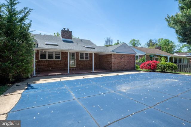 2215 DIXIE DR, York, PA 17402