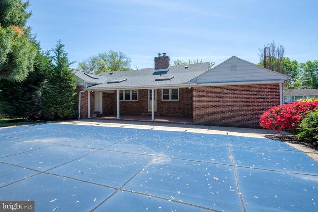 2215 DIXIE DR, York, PA 17402