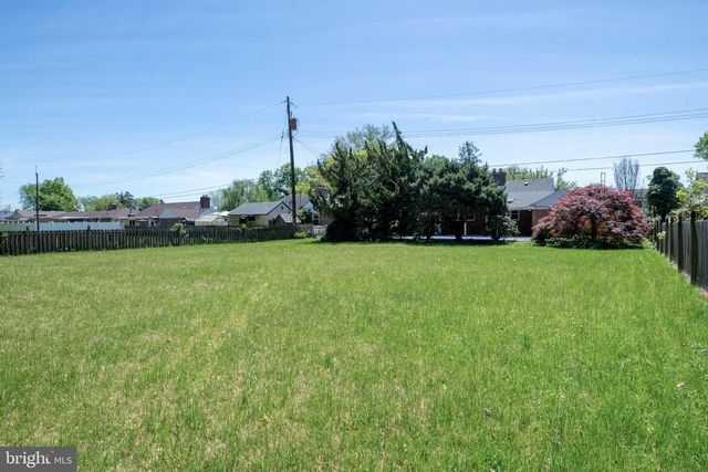 2215 DIXIE DR, York, PA 17402