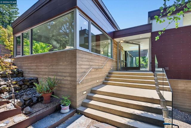 2 Crane Ct, Orinda, CA 94563