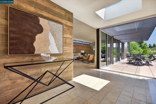 2 Crane Ct, Orinda, CA 94563