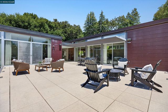 2 Crane Ct, Orinda, CA 94563