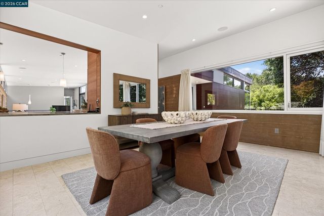 2 Crane Ct, Orinda, CA 94563