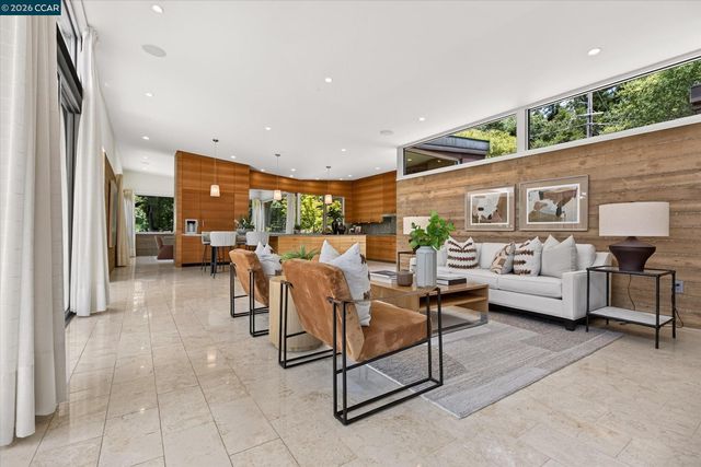 2 Crane Ct, Orinda, CA 94563