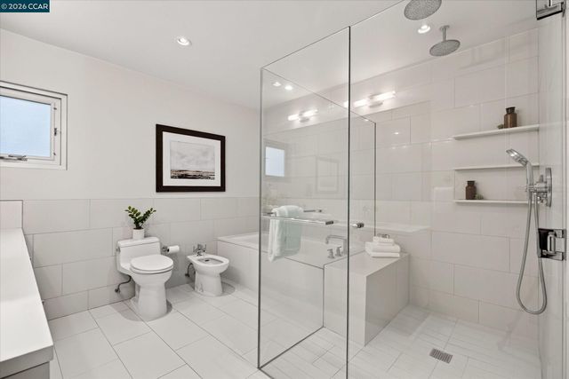 2 Crane Ct, Orinda, CA 94563