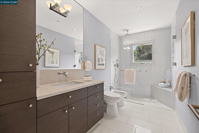 2 Crane Ct, Orinda, CA 94563