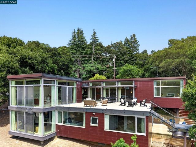 2 Crane Ct, Orinda, CA 94563