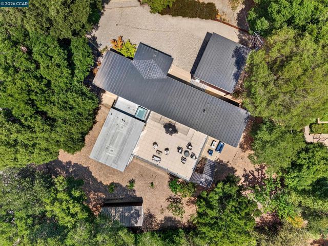 2 Crane Ct, Orinda, CA 94563