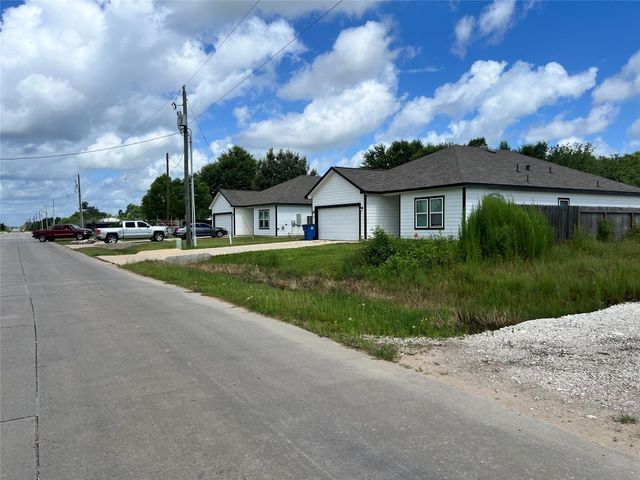 1719 County Road 3556, Cleveland, TX 77327