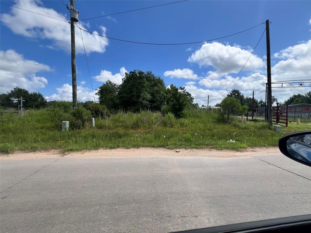 1719 County Road 3556, Cleveland, TX 77327