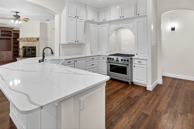 1007 Bentwater Parkway, Granbury, TX 76049