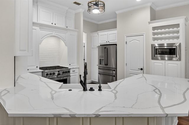 1007 Bentwater Parkway, Granbury, TX 76049