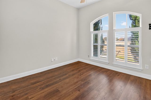 1007 Bentwater Parkway, Granbury, TX 76049