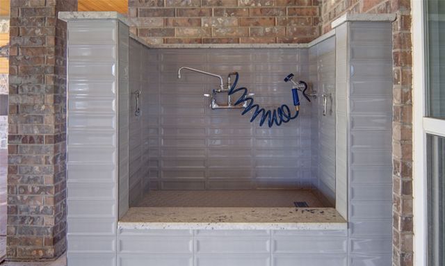 1007 Bentwater Parkway, Granbury, TX 76049