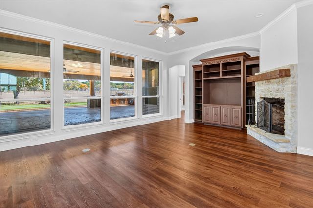 1007 Bentwater Parkway, Granbury, TX 76049