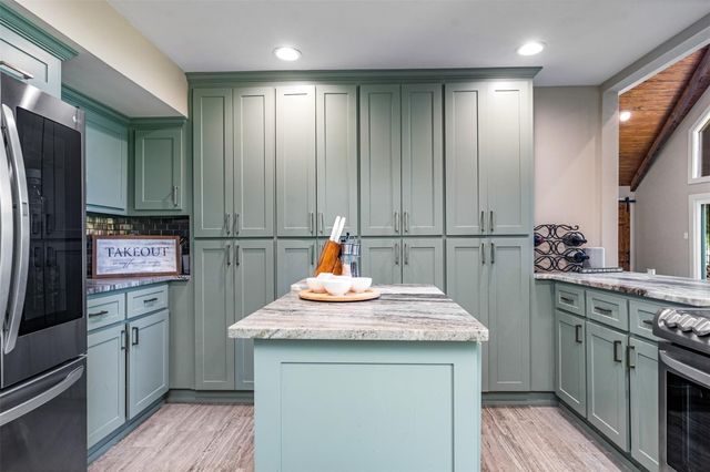 162 Lake Drive, Enchanted Oaks, TX 75156