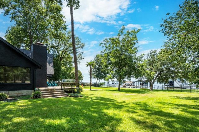 162 Lake Drive, Enchanted Oaks, TX 75156