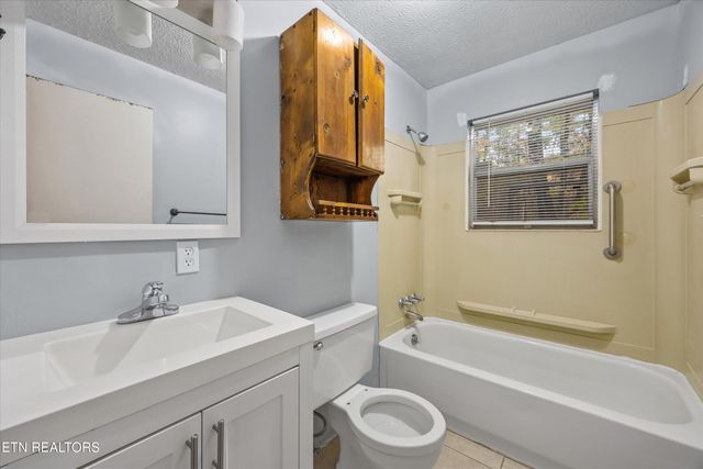 5116 Fort Sumter Rd, Knoxville, TN 37938