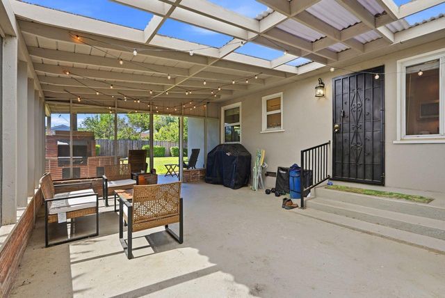 5900 17th Ave, Sacramento, CA 95820