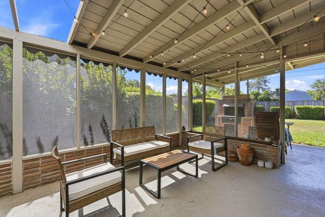 5900 17th Ave, Sacramento, CA 95820