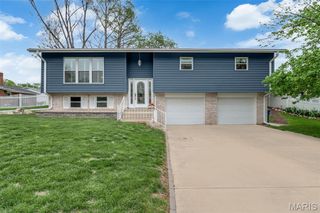 820 Treadway Avenue, St Charles, MO 63301