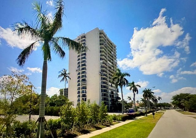 2425 Presidential Way 806, West Palm Beach, FL 33401