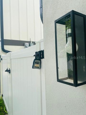 135 48TH AVENUE N B, St Petersburg, FL 33703