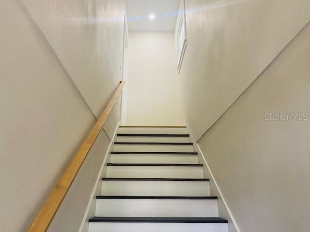 135 48TH AVENUE N B, St Petersburg, FL 33703