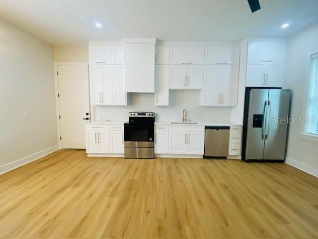 135 48TH AVENUE N B, St Petersburg, FL 33703