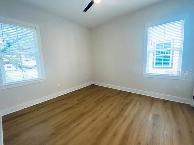 135 48TH AVENUE N B, St Petersburg, FL 33703