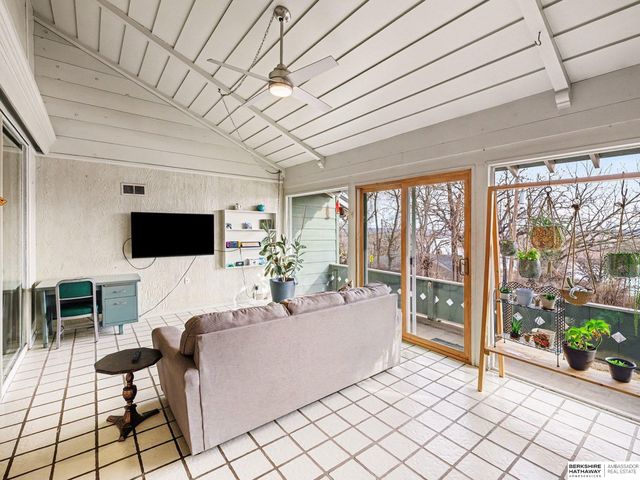 9660 N 29th Street, Omaha, NE 68112