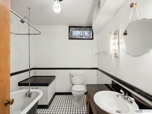 9660 N 29th Street, Omaha, NE 68112