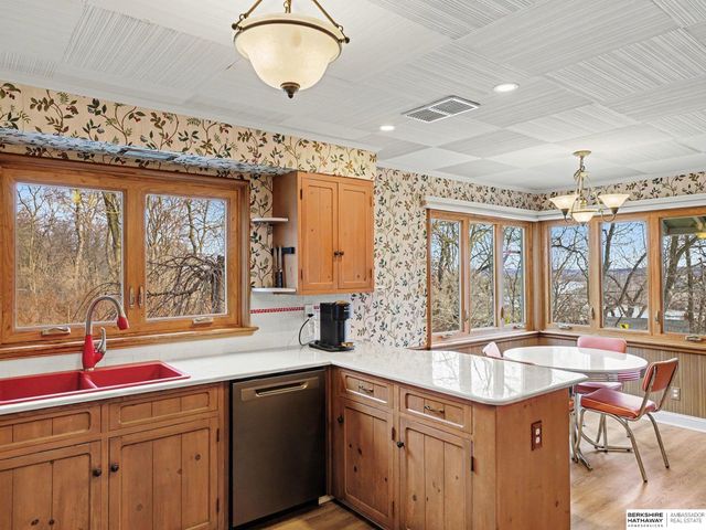 9660 N 29th Street, Omaha, NE 68112