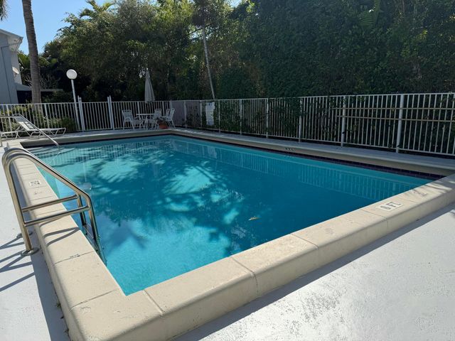 2122 NE 44th Street, Lighthouse Point, FL 33064