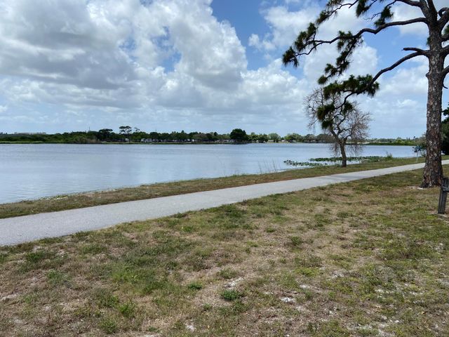 2840 Lake Osborne Drive 111, Lake Worth Beach, FL 33461