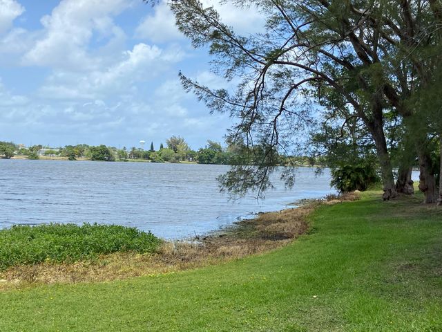 2840 Lake Osborne Drive 111, Lake Worth Beach, FL 33461