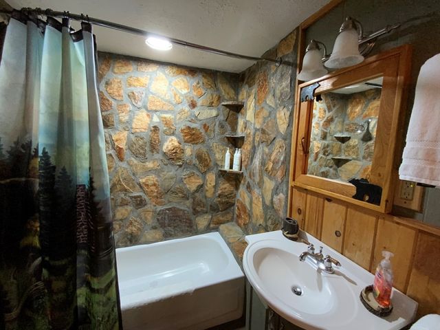21027 Wayah Road, Topton, NC 28781